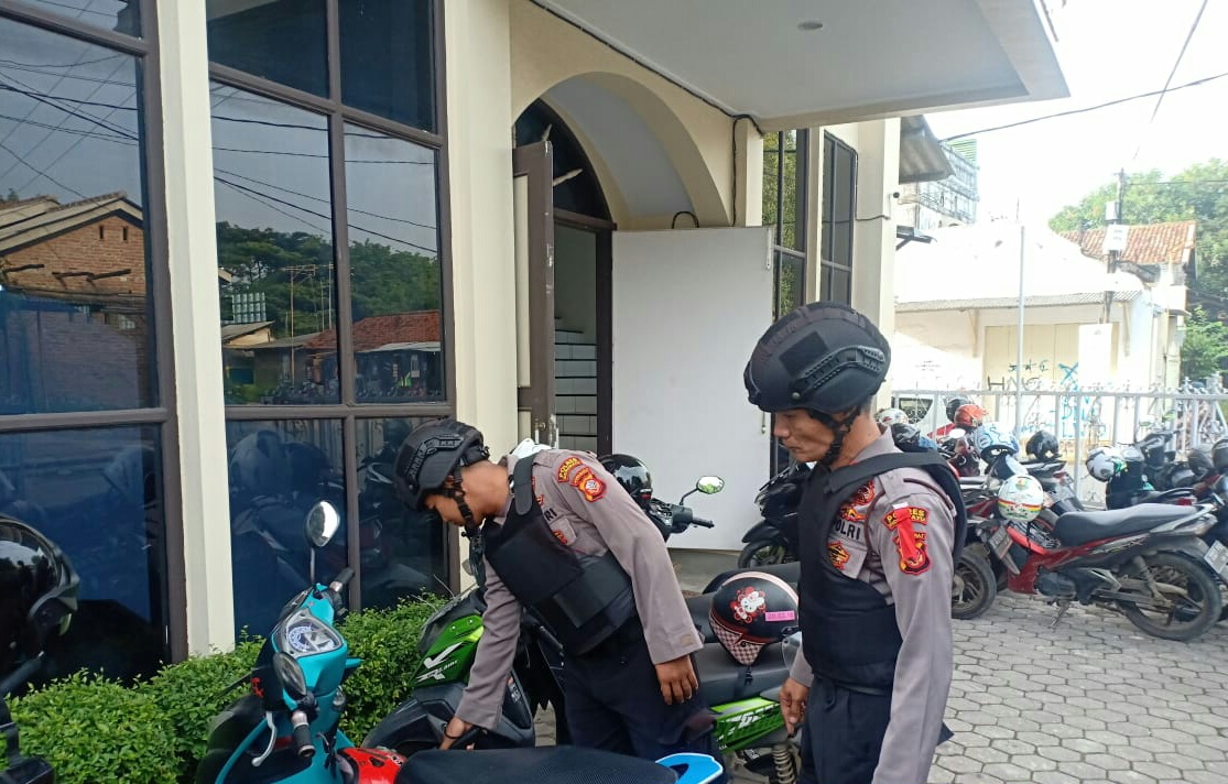 Polisi Jaga Ketat Gereja di Indramayu