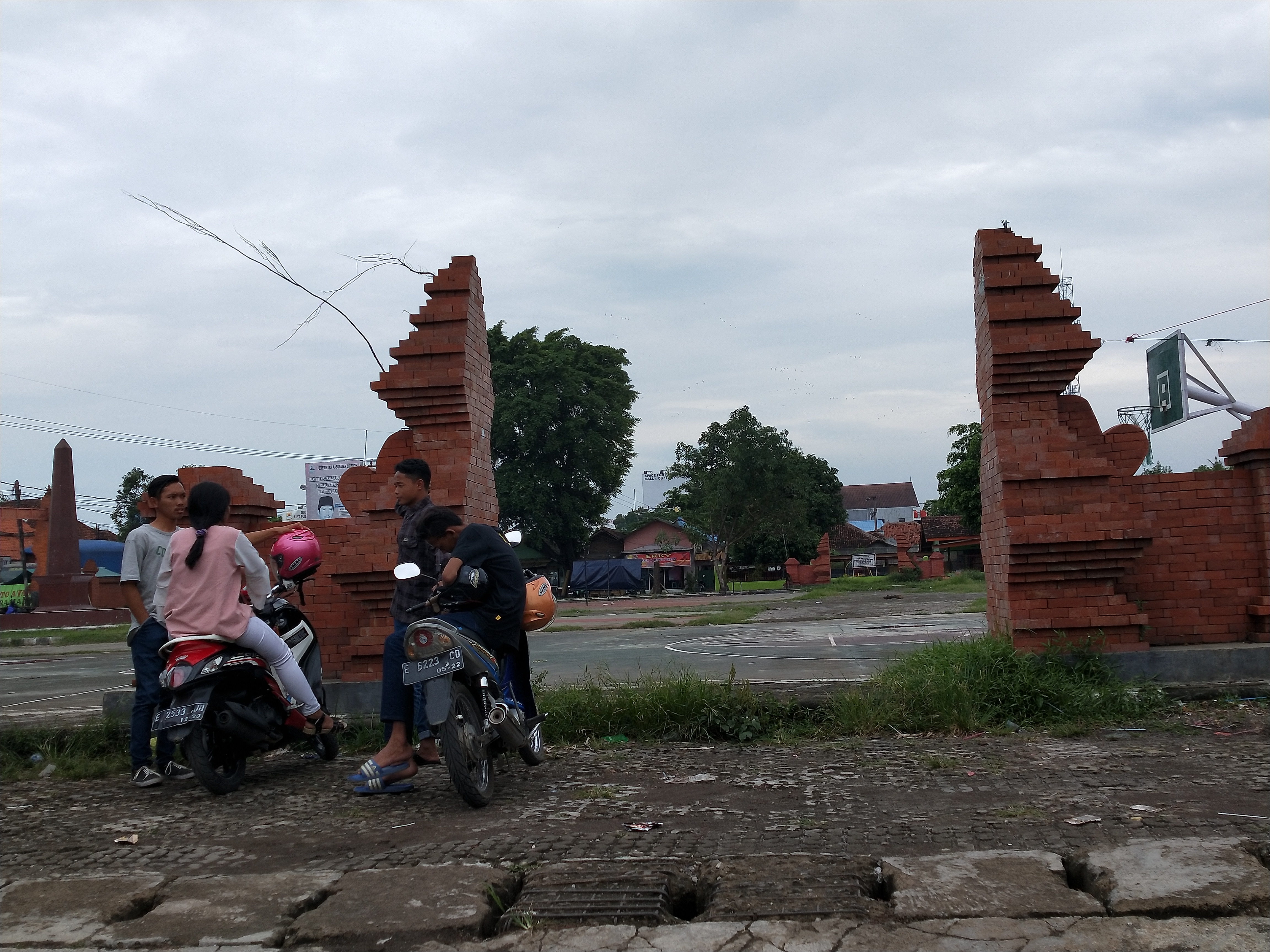 Alun-alun Palimanan Jadi Ajang Memadu Kasih