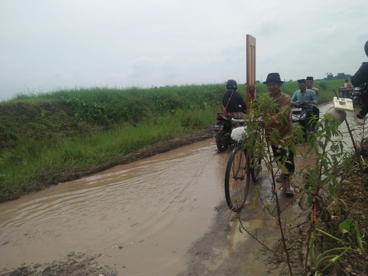 Jalan Bubur Lemu Coklat  Ada di Kecamatan Gegesik