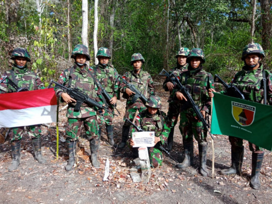 Prajurit TNI Satgas Pamtas Yonmek 521/Dadaha Yudha (DY) Berhasil Temukan 12 Patok Perbatasan RI-PNG yang Hilan