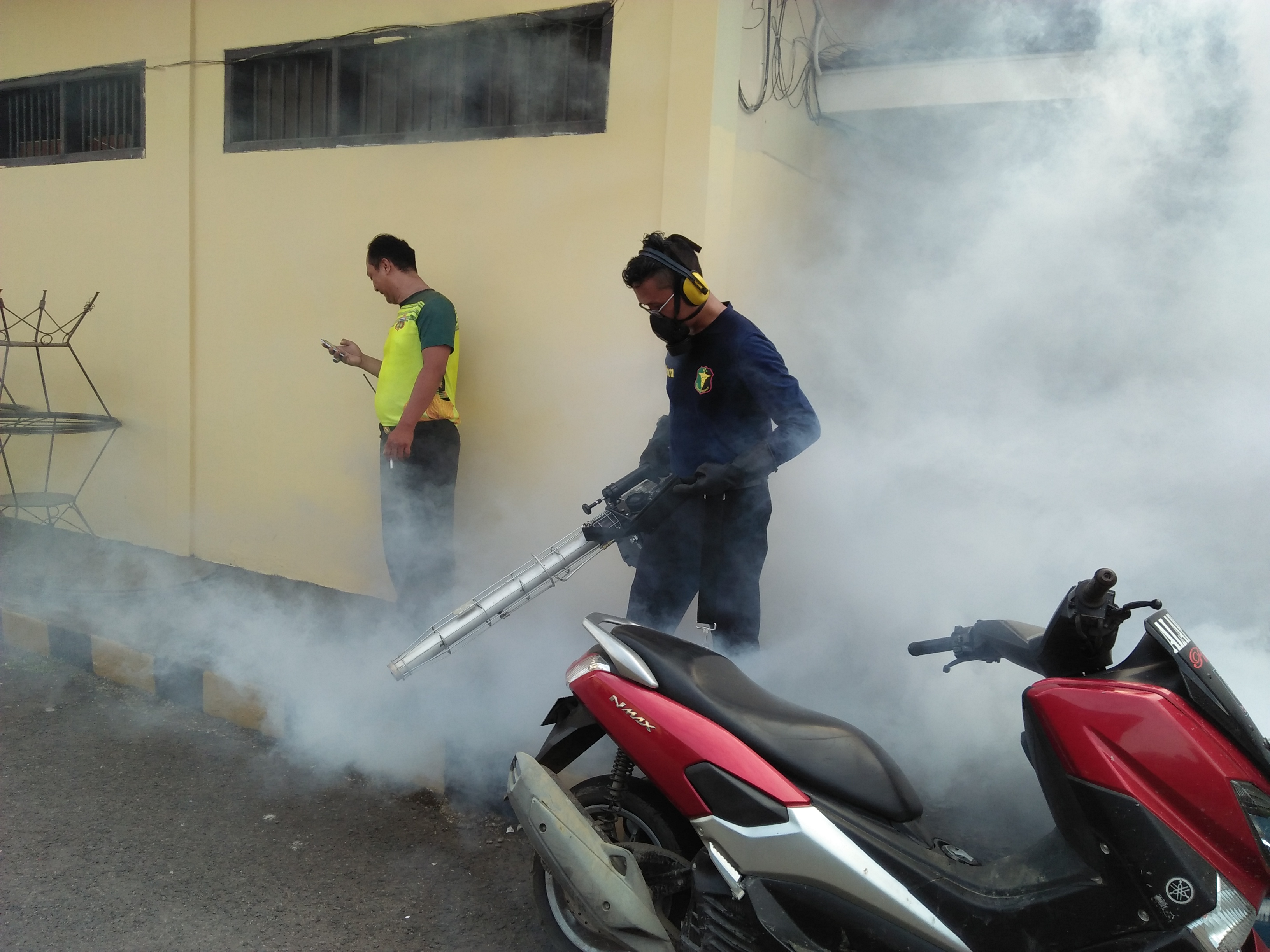 Cegah DBD, Polres Fogging Kantor dan Asrama