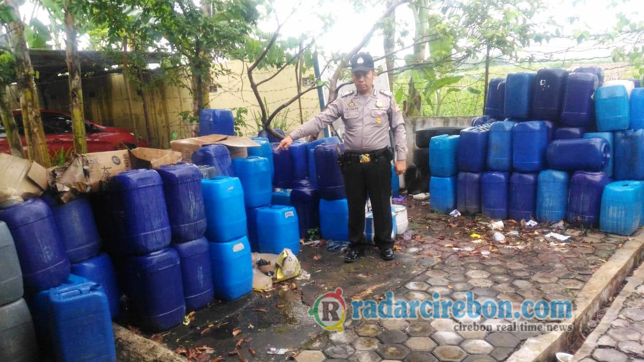 Sebulan,Polsek Pabuaran Sita Ratusan Liter Tuak