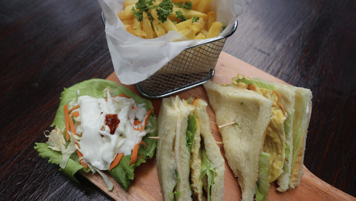 Chicken Sandwich, Renyahnya Roti Irisan Dada Ayam