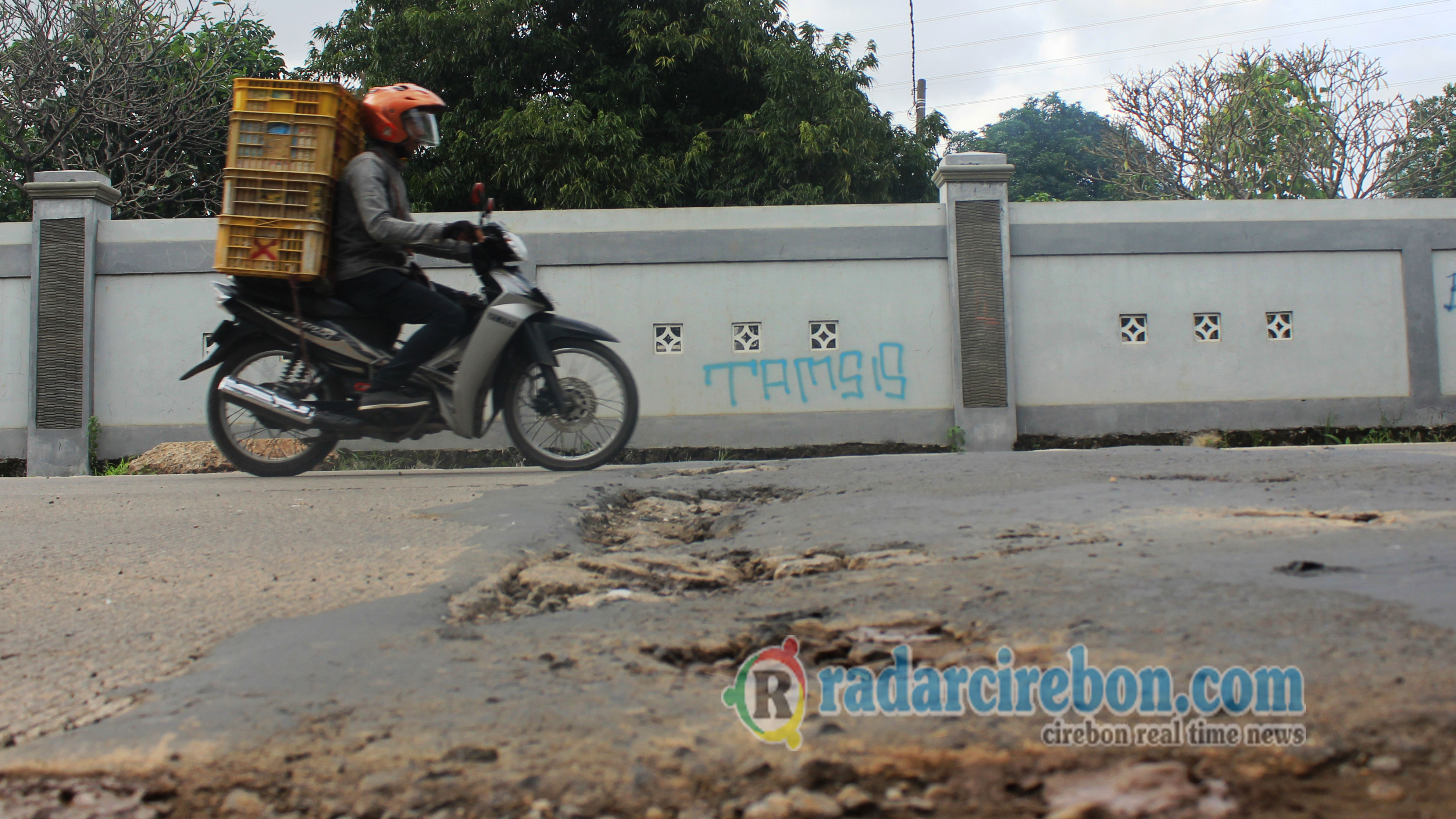 Lubang Beton Sepanjang Jalan Katiasa-Penggung Makan Korban