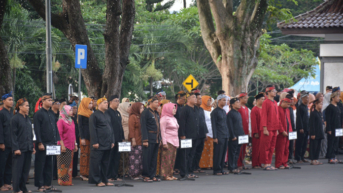 Pakaian Adat, Merawat Kearifan Budaya