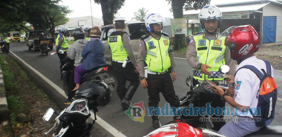 Tekan Angka Kecelakaan, Polres Kuningan Razia Kendaraan di Dua Lokasi