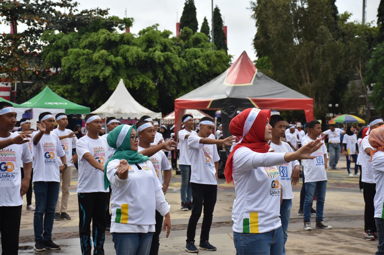 Kompak, Satpol PP dan Polisi Senam Masal