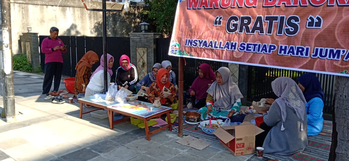 Kegiatan Positif Dharma Wanita Kabupaten Cirebon, Buka Warung Gratis Tiap Jumat