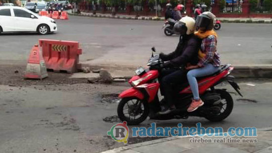 Baru Ditambal, Lubang di Jl Cipto Muncul Lagi