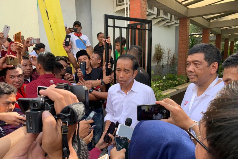 Ada Video Surat Suara Tercoblos di Selangor, Jokowi: Ya Dicek Saja, Nggak Usah Diangkat Isu-Isu yang gak Jelas