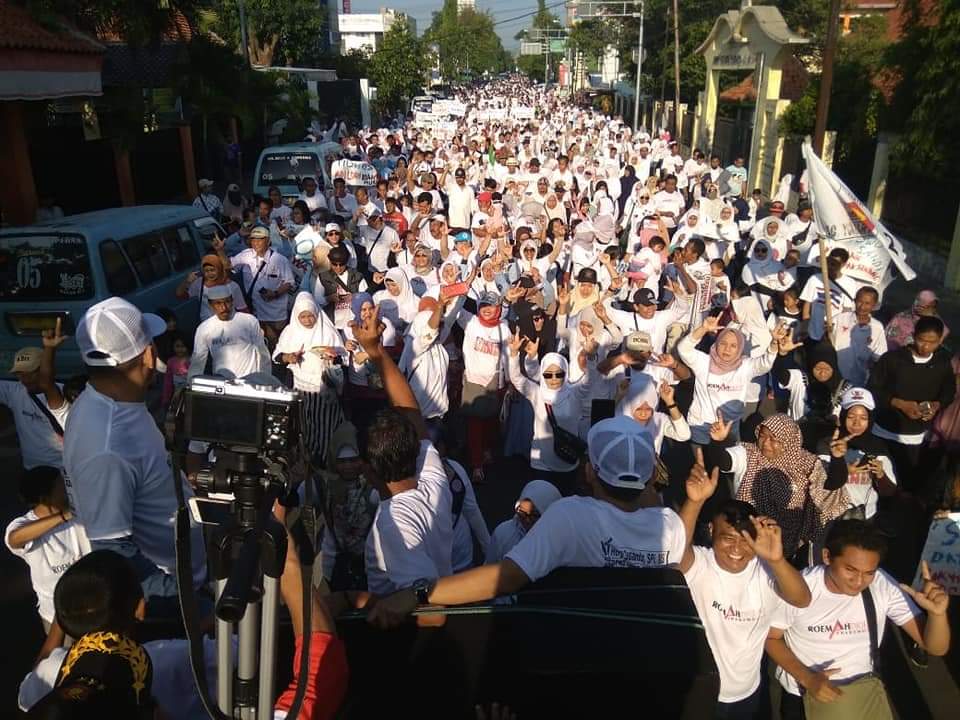 Ribuan Relawan Roemah Djoeang Prabowo Sandi Memutihkan Cirebon: Menolak Sebutan Kandang Banteng