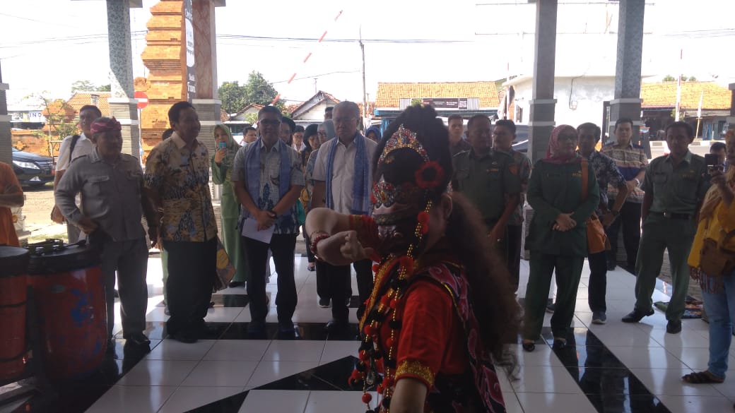 Kunjungi Pasar Batik Trusmi, Begini Tanggapan Enggartiasto Lukita