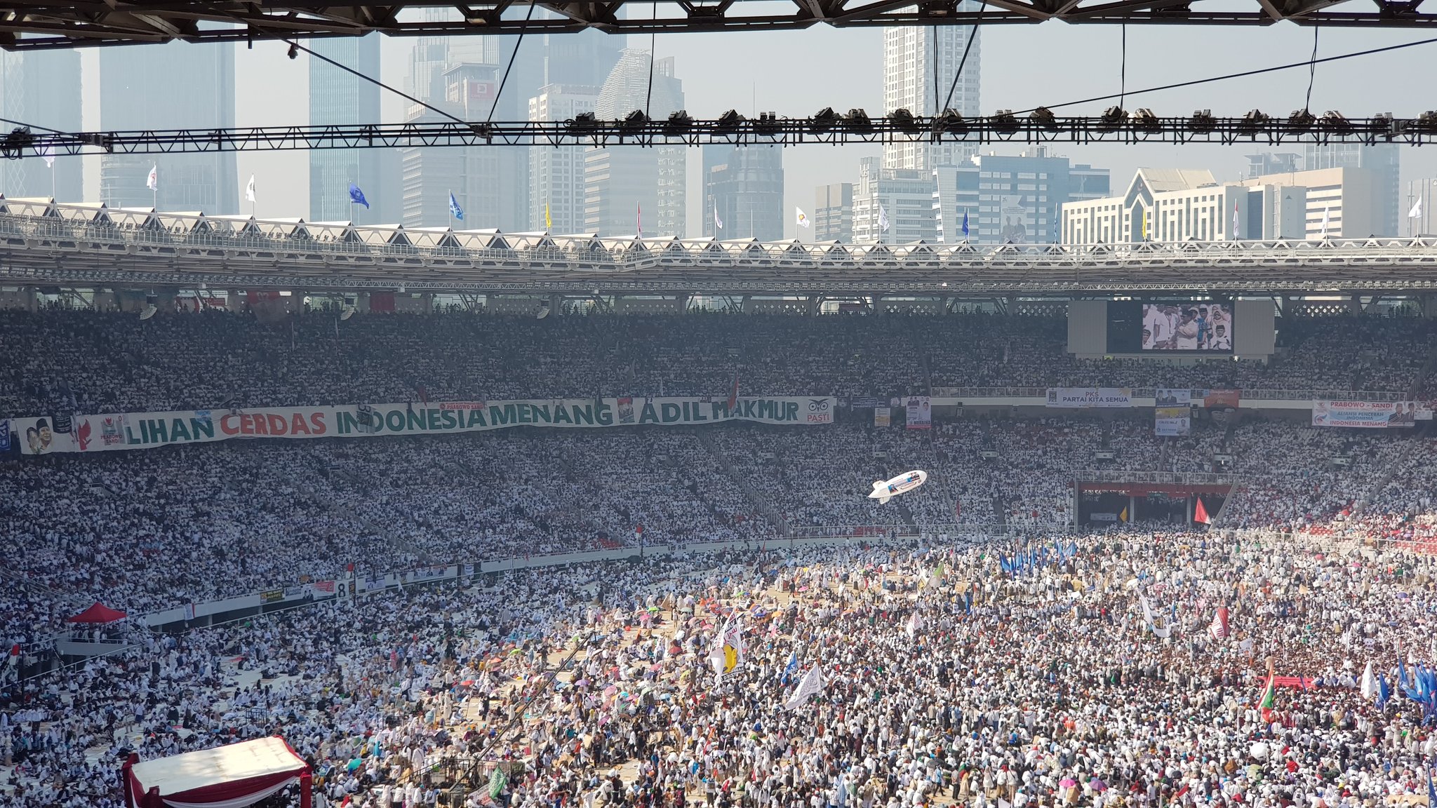 Prabowo Sebut Kampanye Akbar Hadir Satu Juta Lebih Orang, Sandiaga: 17 April Kita ke TPS, Tusuk Prabowo-Sandi