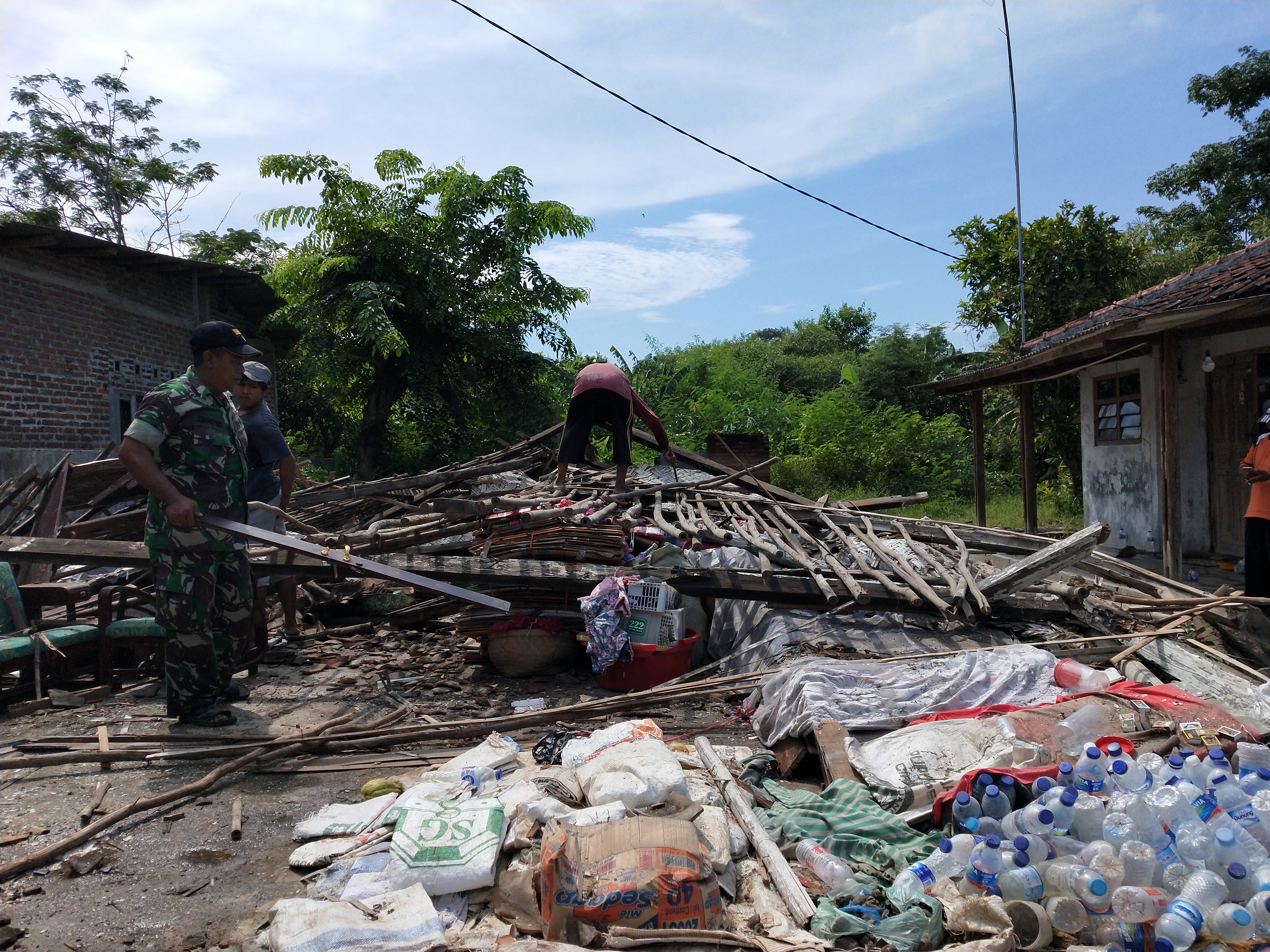 Rumah Nenek Maerah, Rata Disapu Angin