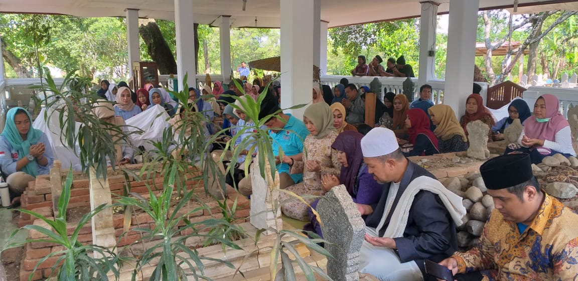 Pengasuh Ponpes Buntet Bantah Tolak Sandiaga Uno