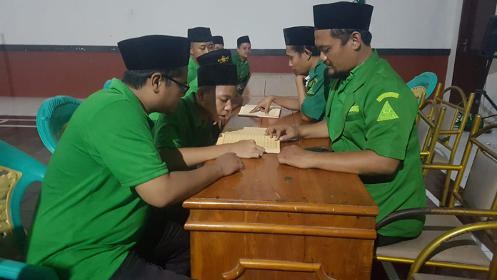 Kader Ansor Kuningan Dites Baca Kitab Kuning