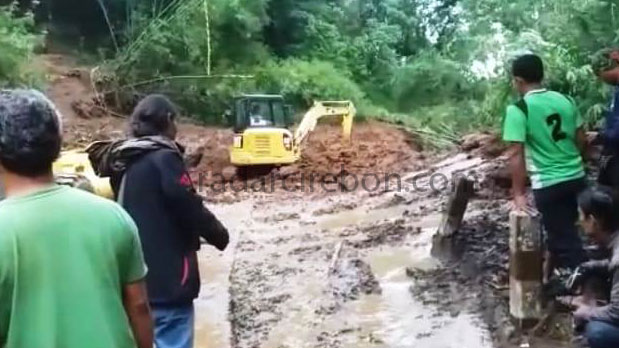 Longsor di Cikijing, Arus Kendaraan Dialihkan