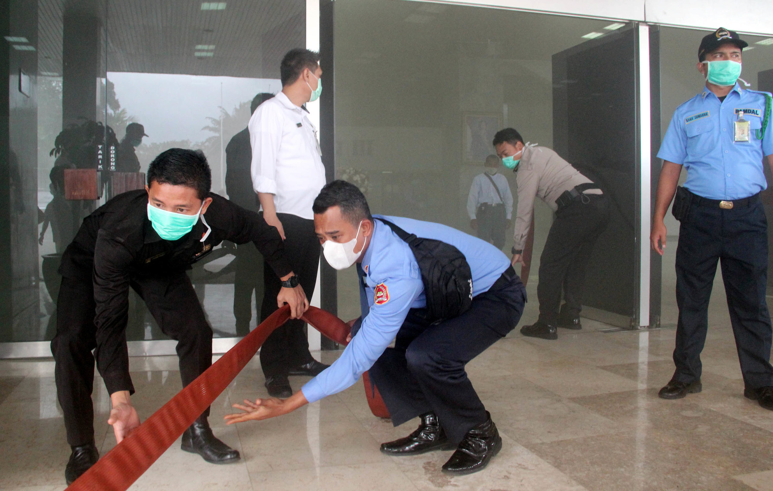 Sistem Aerosol Rusak, Gedung DPR Ngebul