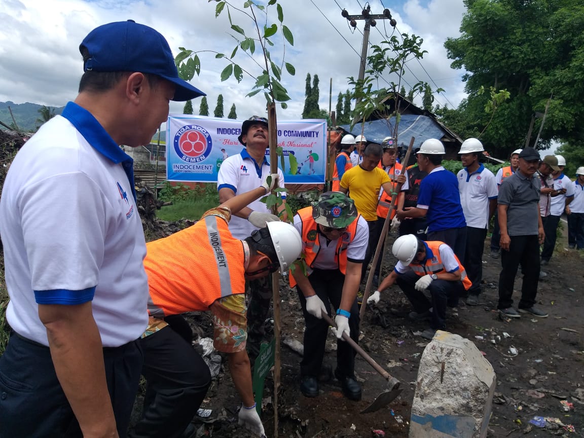 Hari Peduli Sampah, Indocement Bersama Muspika Gempol Gelar Aksi Bersih-Beraih