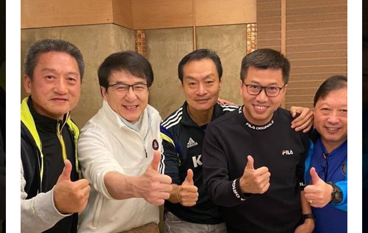 Awal Mula Jackie Chan Diisukan Karantina karena Tertular Corona