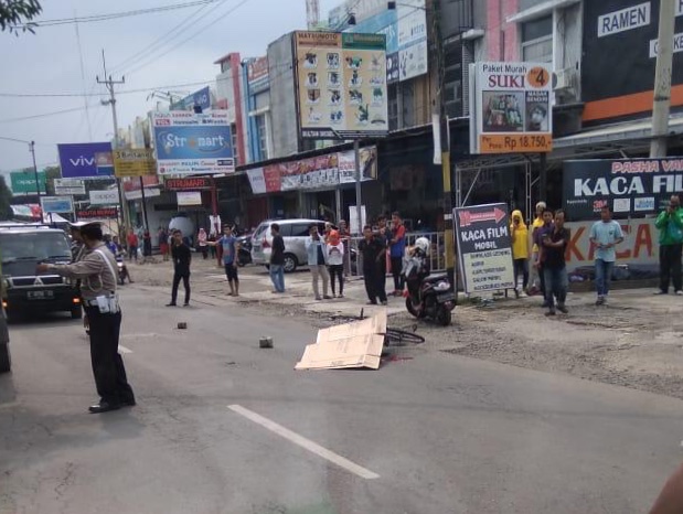 Sepeda Terserempet Truk, Lansia Tewas Seketika