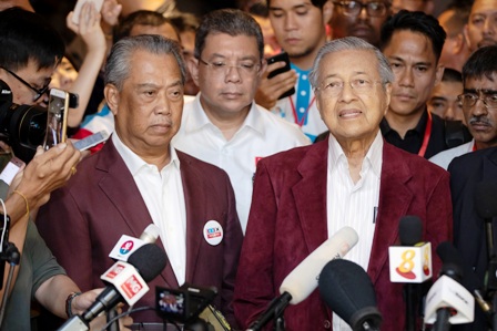 Mahathir Dijegal Partainya Sendiri