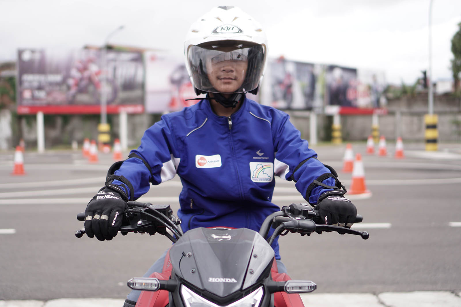 Biasakan Pengereman Gunakan Empat Jari