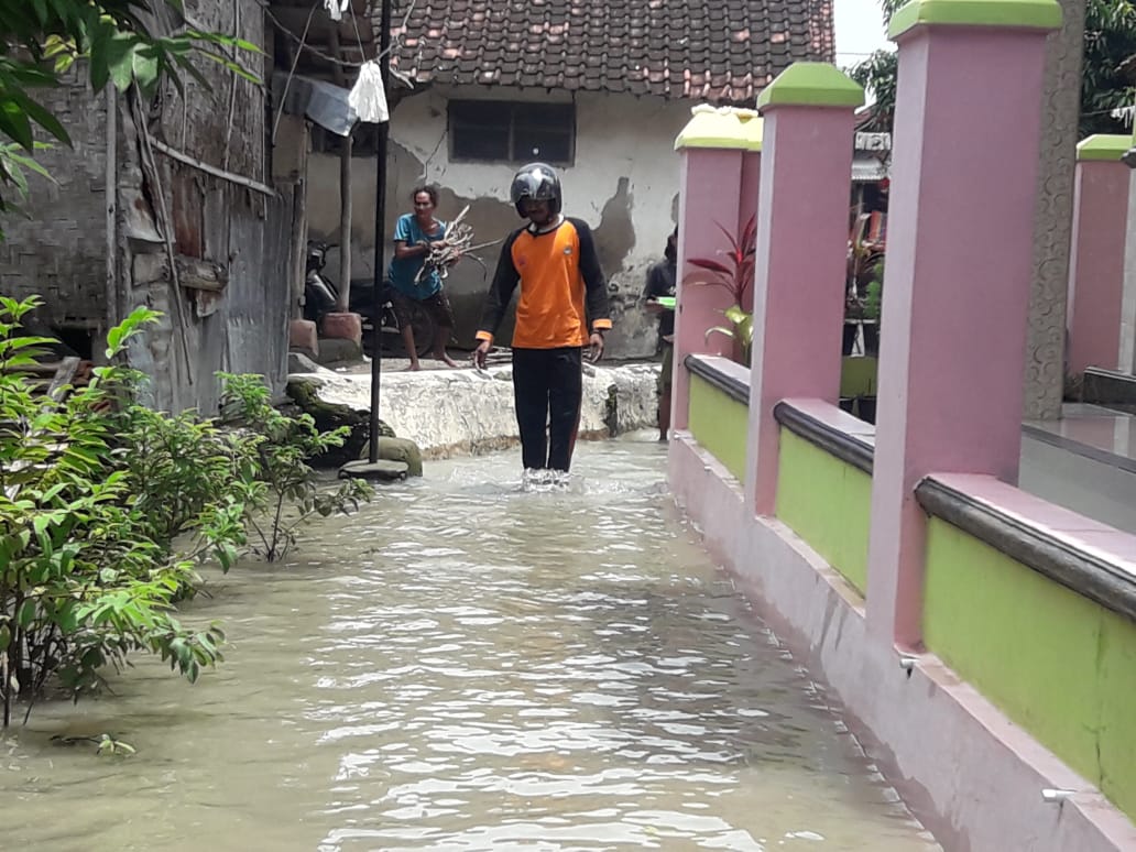 Cuaca saat Ini Kuningan Hujan Deras, Dini Hari Tadi Tengah Tani Banjir