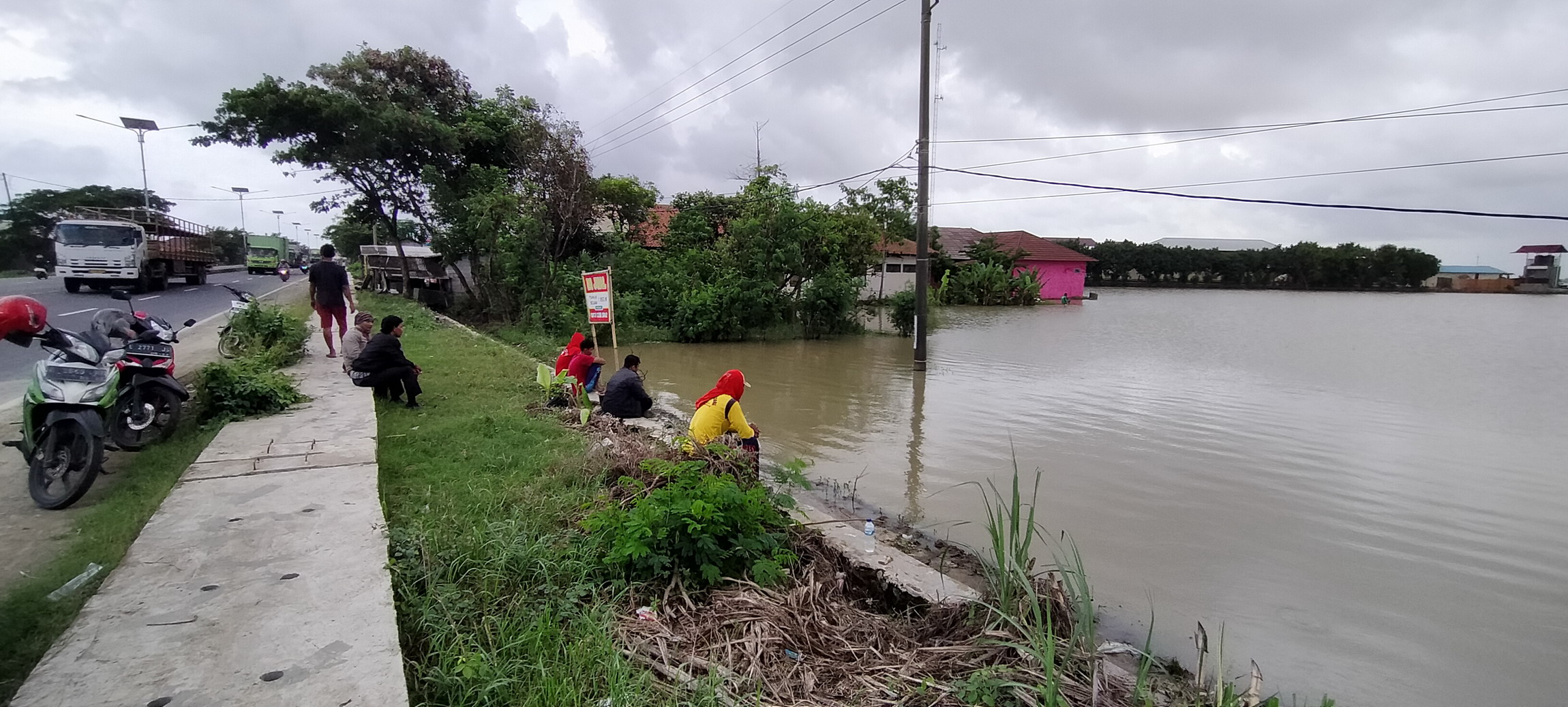 Lokasi Banjir Menjadi Spot Mancing