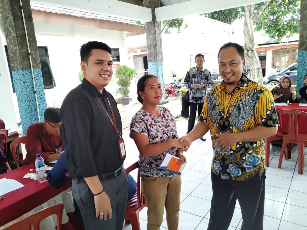 975 KPM PKH di Lemahwungkuk Terima Rekening Bansos