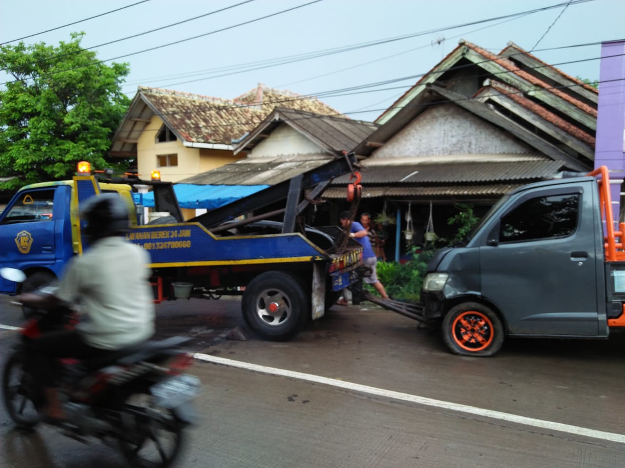 Ini Akibatnya Belum Mahir Nyetir, Seruduk Rumah