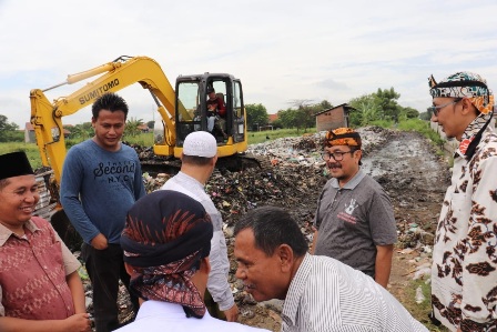 Sampah Tak Kunjung Diangkut, Bupati Sidak TPS Desa Buntet