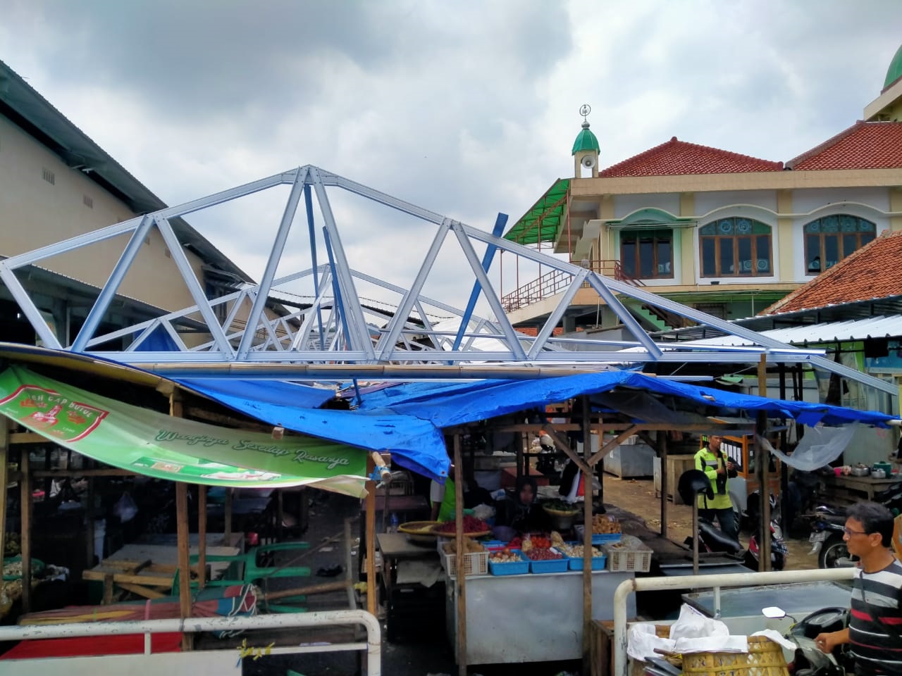 Ancam Bongkar Paksa Kanopi Ilegal, Disdagin Telusuri Siapa  Dalang Pungli Rp700 Ribu