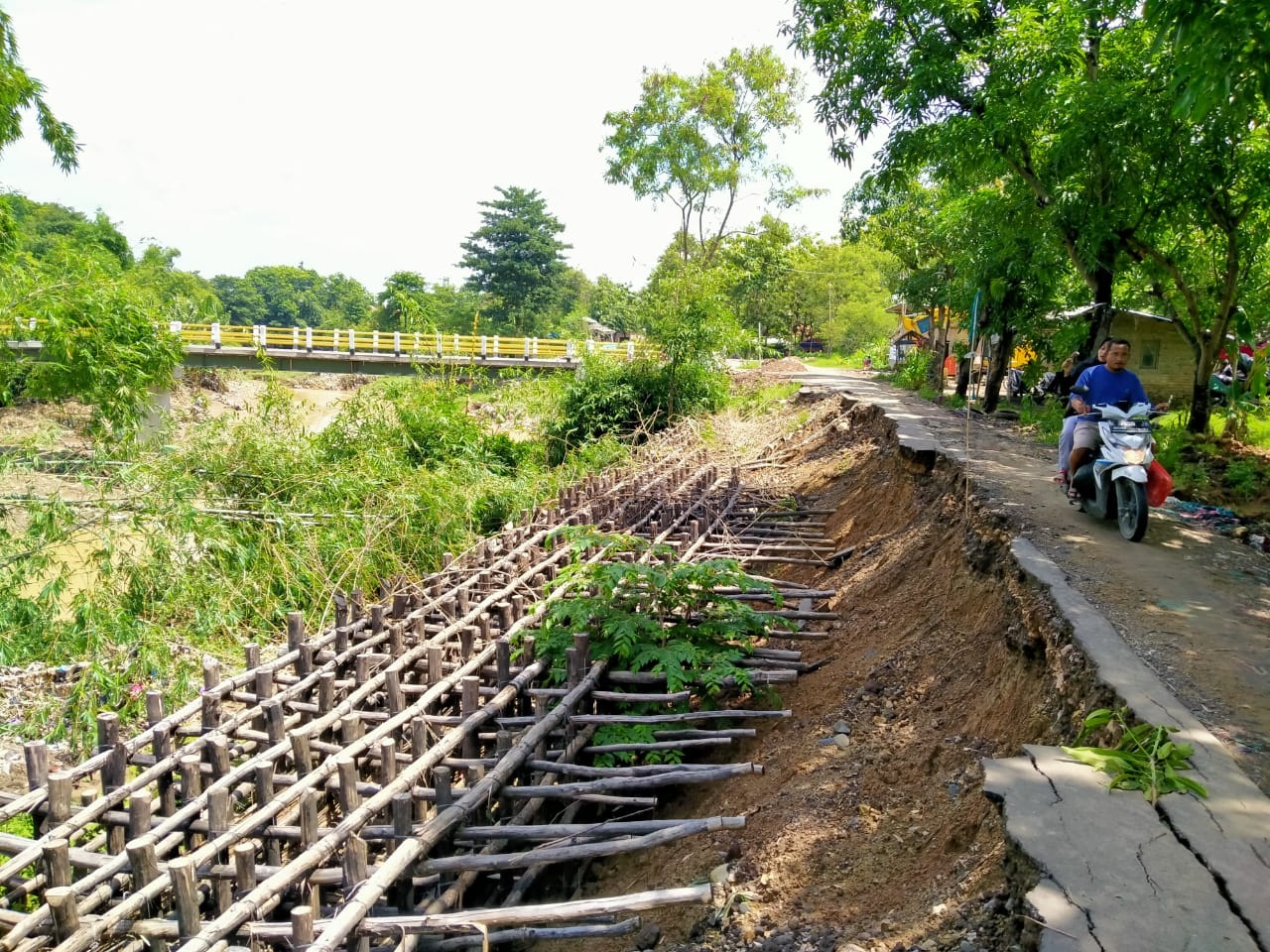 Meski Bukan Kewenangan, PUPR Upayakan Perbaikan Tanggul Sungai Ciwaringin