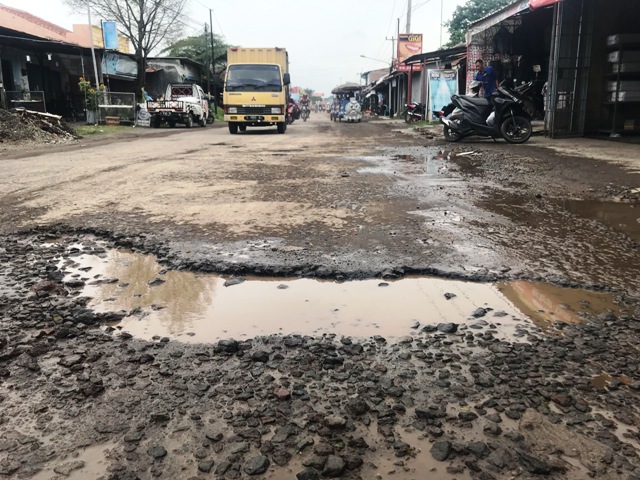 Ratusan Lubang Ancam Pengguna Jalan