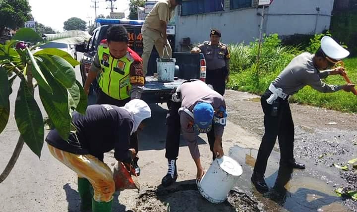 Jalan Rusak Segera Diperbaiki