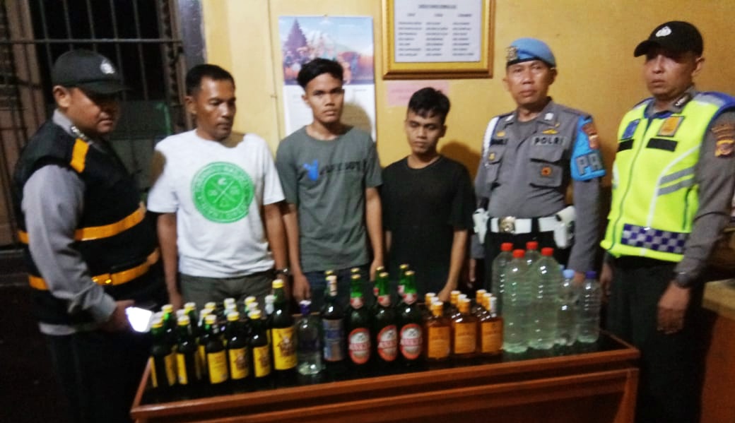 Polsek Jatiwangi Amankan Puluhan Botol Miras