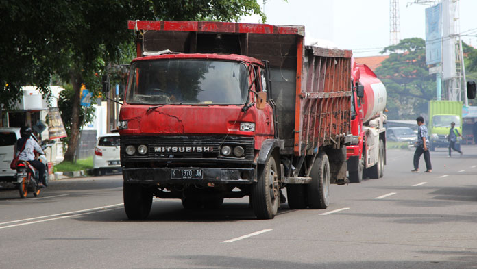 Truk Tidak Layak Jalan Masih Beroperasi