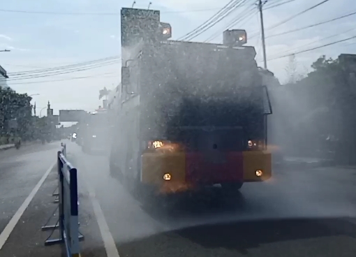 Lagi, Pemkot Cirebon Bersama Petugas Gabungan Melakukkan Penyemprotan Disinfektan