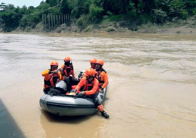 Operator Perahu Hilang di Cimanuk, Tenggelam dan Terbawa Arus Sungai