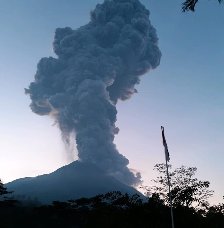 Gunung Merapi Meletus Lagi, Tinggi Kolom Erupsi 6 Km