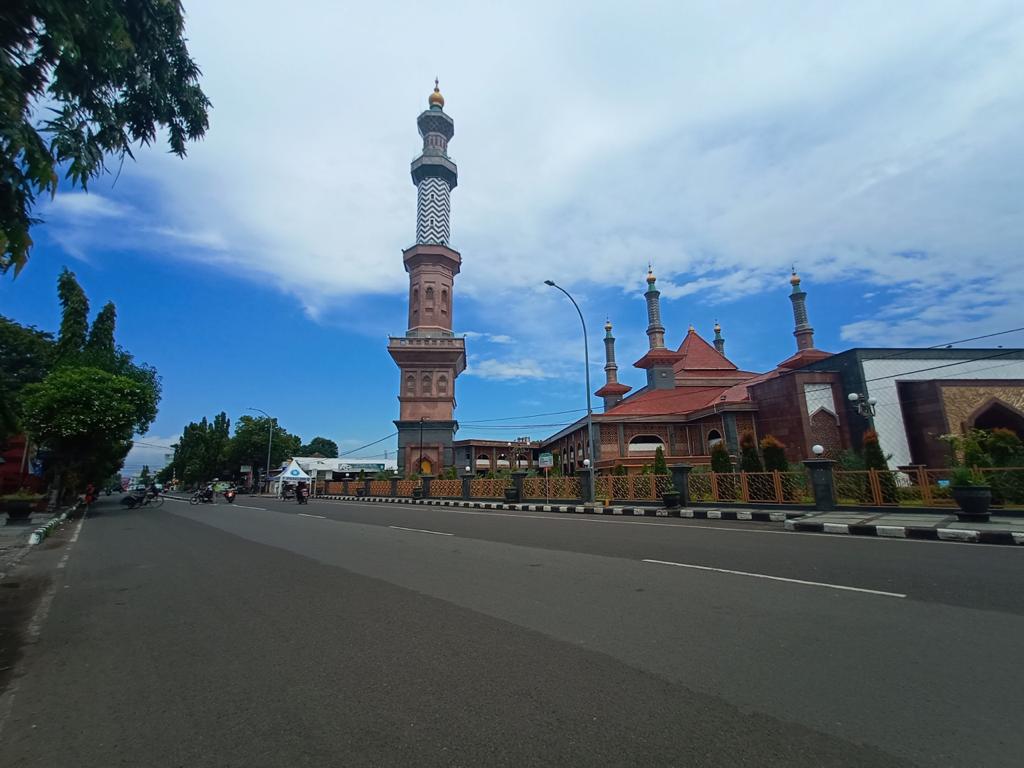 Penampakan Jalanan Kota Cirebon yang Lengang karena Sekolah Libur dan Imbauan Tinggal di Rumah