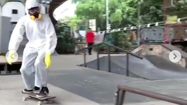 Miris, di Tengah Krisis APD Tenaga Medis, Pria Ini Main Skateboard Pakai Hazmat