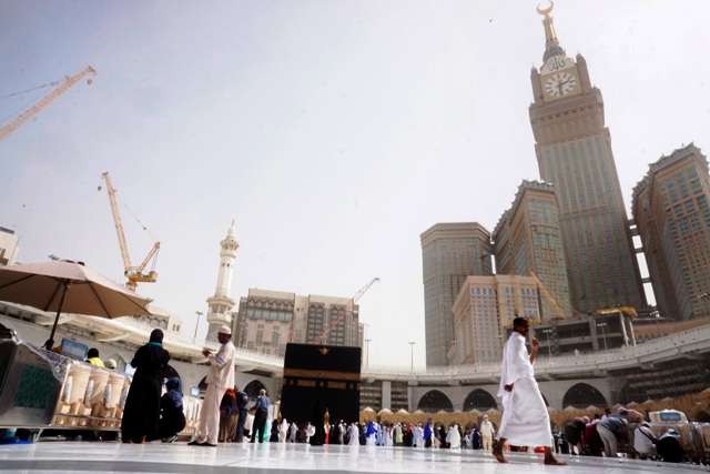 Haji Masih Menunggu Keputusan Kerajaan Saudi
