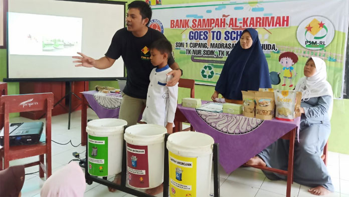Bersama CSR Indocement, Bank Sampah Al-Karimah Edukasi Siswa Jaga Lingkungan