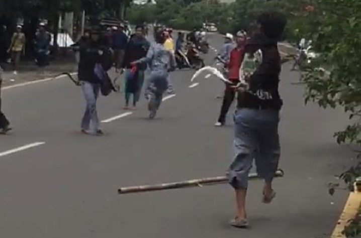 Dua Kelompok Siswa Saling Serang Pakai Celurit di Cirebon