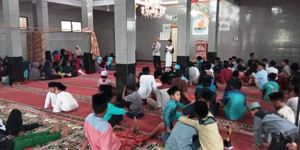 DKM Jami Baiturrahim Rutin Santuni Puluhan Anak Yatim