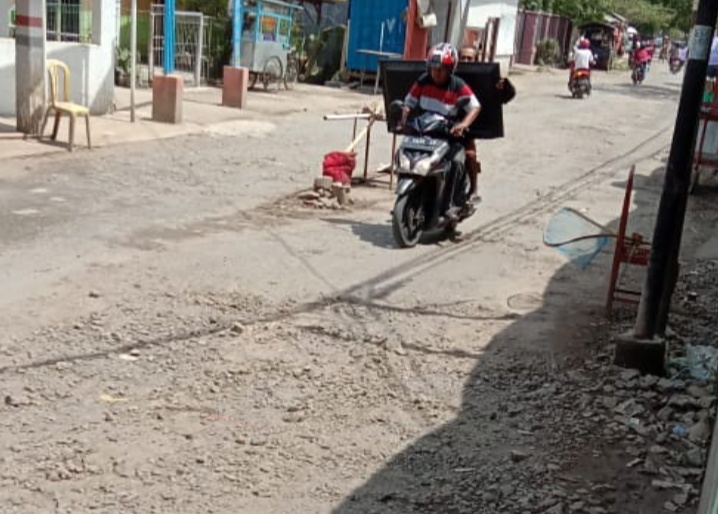 Jalan Raya Pabeanudik Indramayu Rusak Parah, Butuh Perhatian Pemerintah.