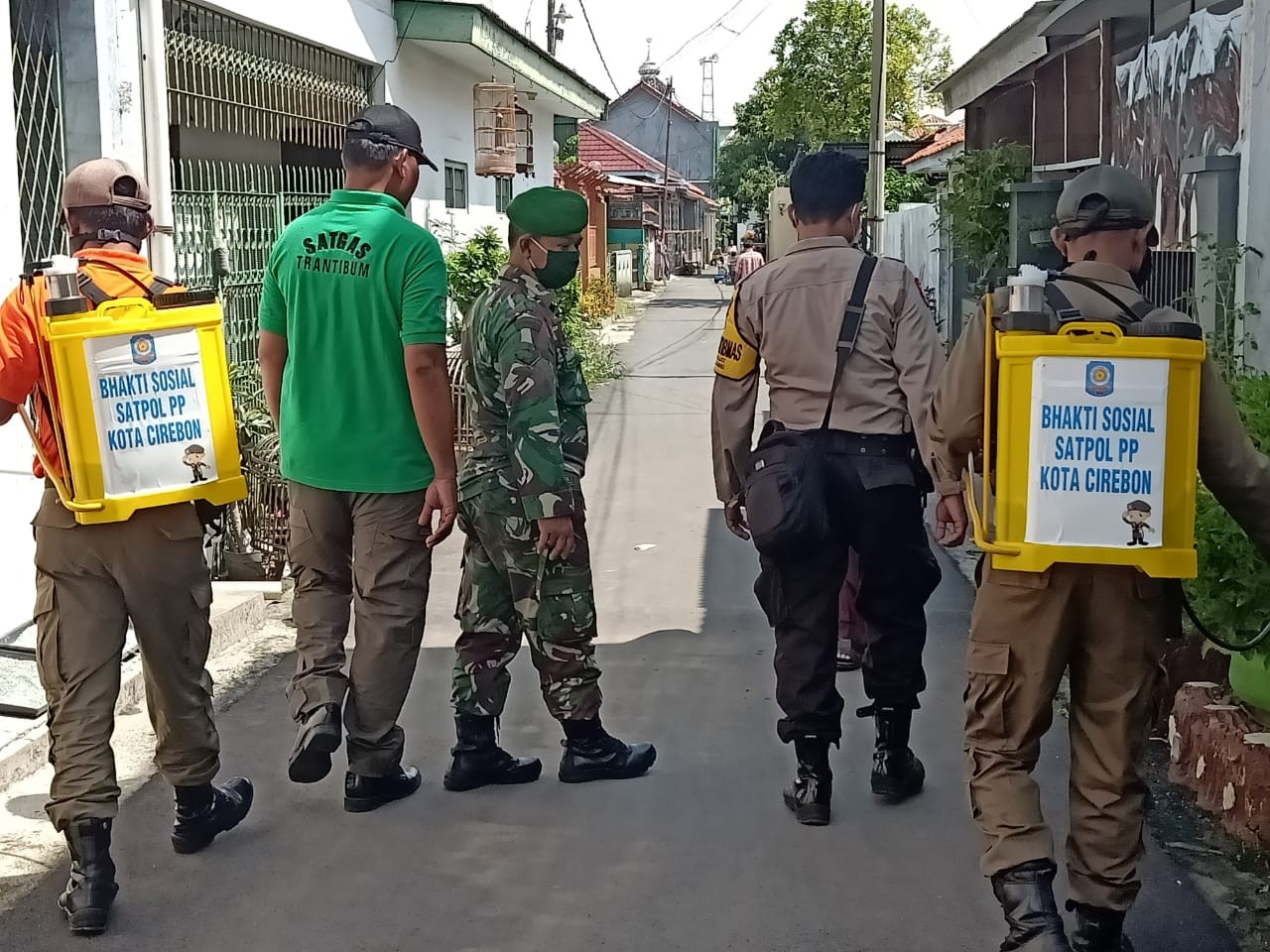 Aparat Bersinergi Semprot Disinfektan