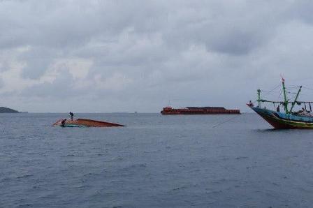 ABK Perahu Terbalik Asal Cirebon Belum Ditemukan